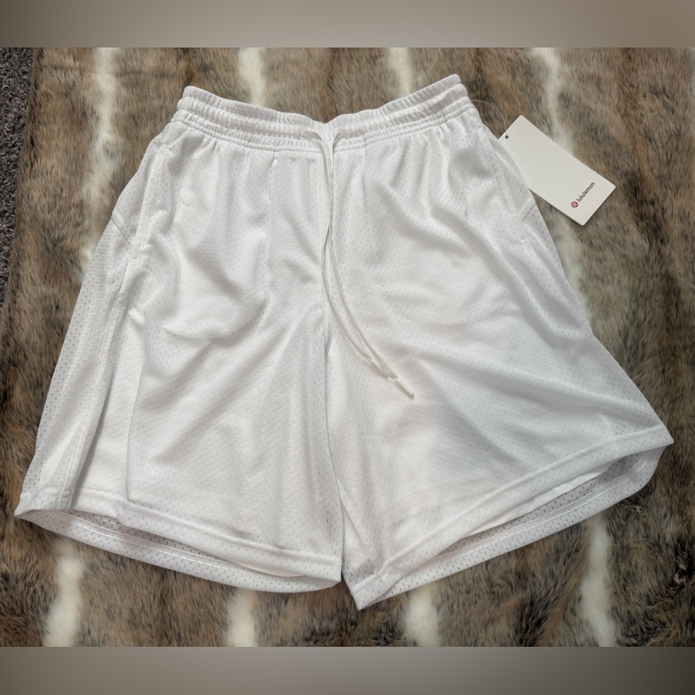 NWT Lululemon Size 6 Relaxed-Fit Mesh Training Short 8”